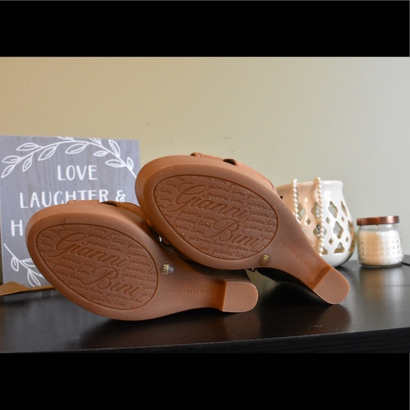 Gianni Bini Caged Wedge - Picture 3 of 5